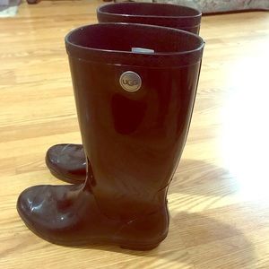 Calf high ugg boots